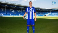 Alaves disponsori Kelme musim ini. Warna baju mereka masih putih-biru. (Foto: Istimewa)