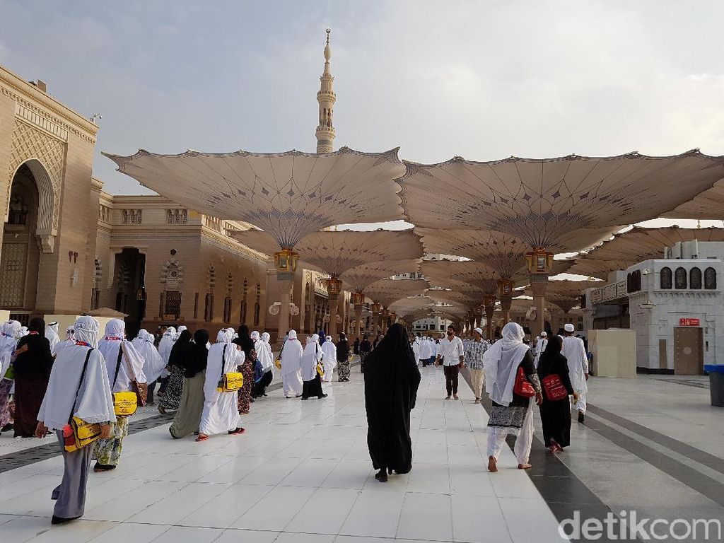 Arab Saudi Hapus Tanda Muslim Only di Tol Madinah Arab Saudi Hapus Tanda Muslim Only di Tol Madinah