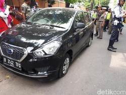 Tak Terima Pentil Mobilnya Dicabut, Ibu Ini Marahi Satpol PP