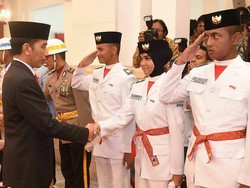 Istana Sarankan Seluruh Paskibraka Perempuan Pakai Celana Panjang