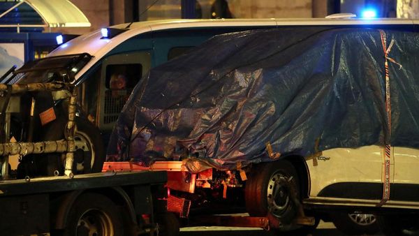 Ini Van Maut yang Seruduk Kerumunan Orang di Barcelona