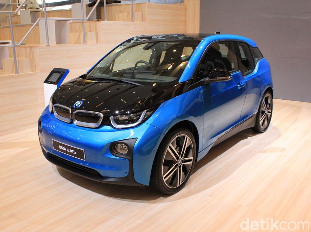 Tanpa Tunggu Regulasi, BMW Bawa Mobil Listrik ke RI Tanpa Tunggu Regulasi, BMW Bawa Mobil Listrik ke RI