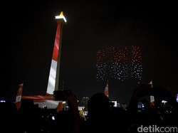 Cerita di Balik Kerennya Atraksi Ratusan Drone di Monas