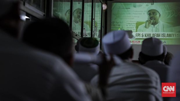 Jamaah Majelis Taklim rutin bulanan FPI mendengarkan tausiyah Rizieq Shihab yang direkam dari Arab Saudi, di Markaz Syariah, Petamburan. Jakarta. Ketua Bidang Khilafah DPP FPI Awit Masyhuri mengatakan, FPI telah merumuskan penegakan khilafah sejak 2008 pada Munas Ke-II FPI. Rumusan itu kemudian diperdalam di Munas berikutnya pada 2013. CNN Indonesia/Adhi Wicaksono