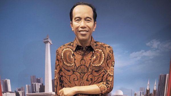 Foto: Patung Jokowi di Hong Kong yang Pakai Batik