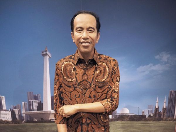 Foto: Patung Jokowi di Hong Kong yang Pakai Batik