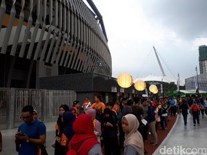 Pembukaan SEA Games Diserbu Masyarakat Malaysia...dan Hujan Deras