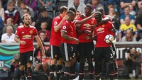 Bermain di Liberty Stadium, Sabtu (19/8/2017) malam WIB, MU meraih kemenangan 4-0. Di pekan pertama The Red Devils juga unggul 4-0 saat berhadapan dengan West Ham United. (Reuters/Andrew Boyers)