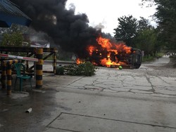 Demo Karyawan Freeport Ricuh, 38 Motor Dirusak dan 4 Mobil Dibakar
