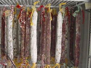 Enak Tapi Menjijikkan, 10 Makanan dan Minuman Ini Terbuat dari Kotoran hingga Air Liur Manusia (2)