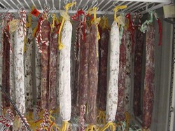 Enak Tapi Menjijikkan, 10 Makanan dan Minuman Ini Terbuat dari Kotoran hingga Air Liur Manusia (2)