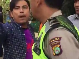 Parkir Sembarangan, Pria Ini Ngotot dan Bentak Polisi Parkir Sembarangan, Pria Ini Ngotot dan Bentak Polisi