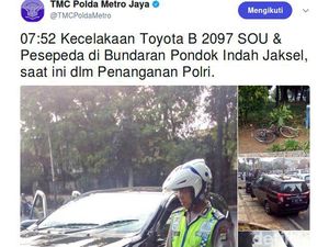 Mobil Tabrak Pesepeda di Bundaran Pondok Indah Mobil Tabrak Pesepeda di Bundaran Pondok Indah