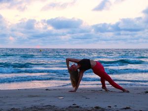 Yoga in Nature: Ketika Yoga Dilakukan Sembari Liburan
