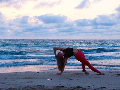 Yoga in Nature: Ketika Yoga Dilakukan Sembari Liburan