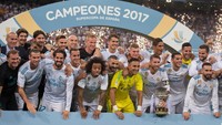 Piala terbaru yang didapat Zidane adalah Super Spanyol. Pria asal Prancis itu menggilas Barcelona dengan agregat 5-1.  (Denis Doyle/Getty Images)
