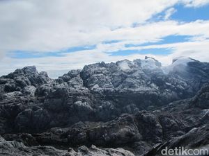 Apakah Es Abadi Indonesia Hanya Ada di Papua?