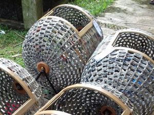 Bikin Kerajinan dari Koran Bekas, Wanita Ini Raup Omzet Puluhan Juta