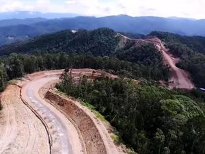 Begini Jalan Trans Papua Dibangun Hingga Mulus Begini Jalan Trans Papua Dibangun Hingga Mulus