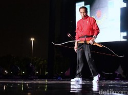 Hadiri Countdown Asian Games 2018, Presiden Jokowi Kenakan Jaket Merah