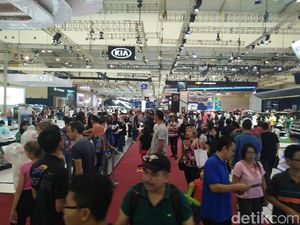 Jelang Akhir GIIAS, Pengunjung Padat di Akhir Pekan Jelang Akhir GIIAS, Pengunjung Padat di Akhir Pekan