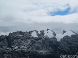 Cerita Pendaki yang Pernah Berdiri di Es Abadi Indonesia