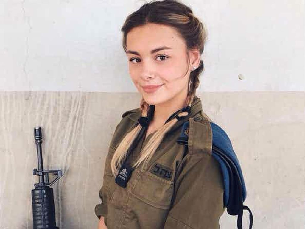 Foto: Tak Disangka, 13 Wanita Cantik dan Seksi Ini Pernah Jadi Tentara
