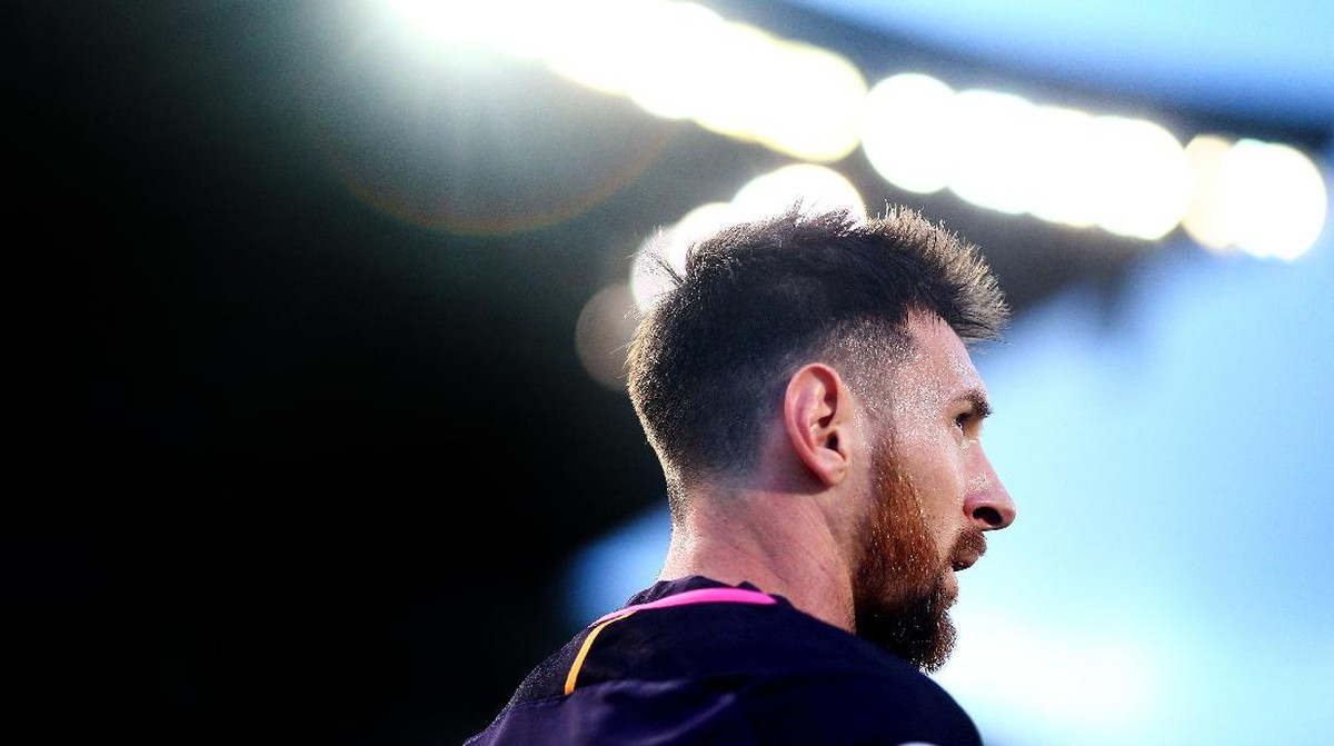 Lionel Messi sudah ditinggal Neymar, dan tidak akan ditemani Suarez (Charlie Crowhurst/Getty Images)