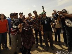 Layang-layang Raksasa Hiasi Langit Surabaya di Festival International