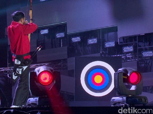 Foto: Aksi Presiden Jokowi Futsal, Memanah, hingga Tinju