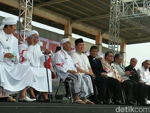 Tommy Soeharto Juga Hadiri Milad FPI di Stadion Muara Kamal