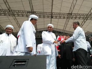 Mawar Merah untuk FPI