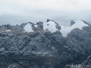 Puncak Carstensz dan Fakta Mengerikan yang Terlihat di Citra Satelit