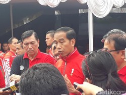 Bendera RI Terbalik di Malaysia, Jokowi: Tak Usah Dibesar-besarkan