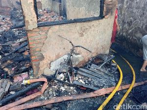 Motor Ludes Terbakar di Kebon Pala, Driver Ojek Online Ini Pasrah Motor Ludes Terbakar di Kebon Pala, Driver Ojek Online Ini Pasrah