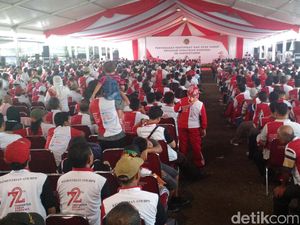 Jokowi Gowes Sepeda untuk Bagikan Sertifikat Tanah Warga Jakarta