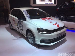 Ada Gambar Bung Karno di Mobil VW Polo Ada Gambar Bung Karno di Mobil VW Polo