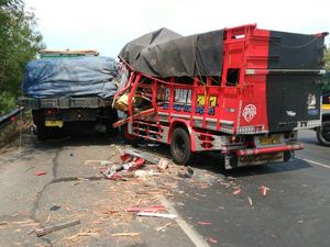 Truk Kecelakaan di Tol Jakarta-Cikampek KM 53