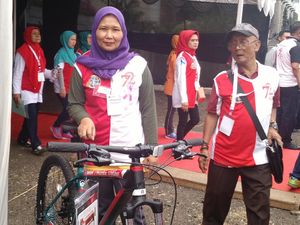 Ditegur Jokowi, Bu Amah Tak Mau Turun Panggung Demi Sepeda