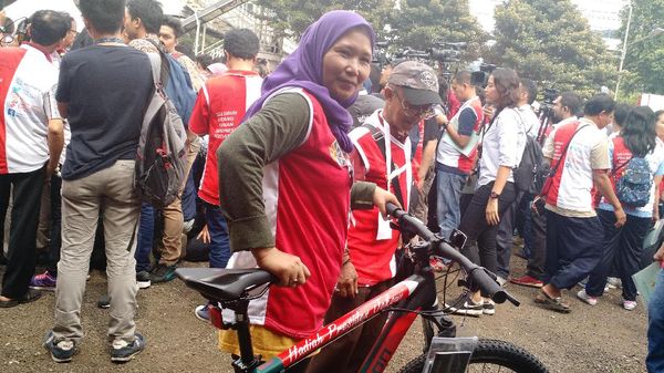 Ini Sepeda yang Bikin Bu Amah Tak Mau Turun dari Panggung Jokowi