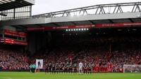 Duel kedua tim di Anfield diawali dengan mengheningkan cipta untuk para korban aksi teror di Barcelona. (Foto: Jason Cairnduff/Action Images via Reuters)