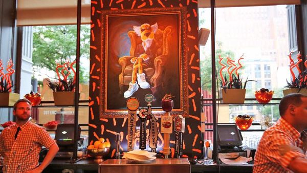 Keren dan Seru! Begini Suasana dan Makanan Serba Cheetos di Resto Pop-up Ini!