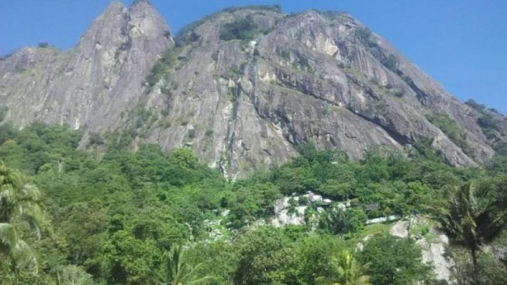 Menguji Nyali di Purwakarta Menguji Nyali di Purwakarta