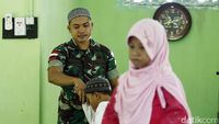 Potret Anggota TNI yang Mengajar Ngaji di Wilayah Perbatasan