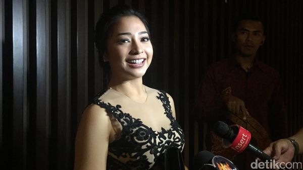 Senyuman Nikita Willy Bikin Jatuh Hati