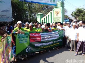 1.000 Spanduk Tolak Lima Hari Sekolah Dipasang di Pasuruan