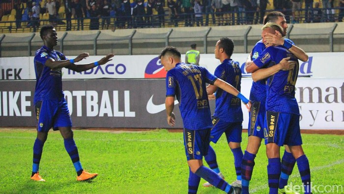 Maitimo Hat-trick, Persib Cukur Persegres 6-0