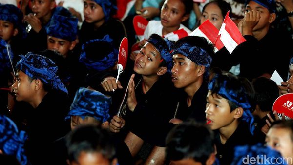 Puluhan Anak Suku Baduy Luar Terima Tabungan Sosial