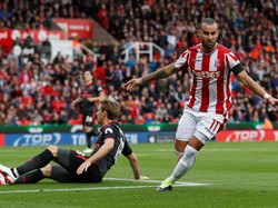 Dicari! Fans yang Terjungkal di Laga Stoke vs Arsenal