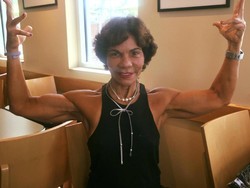 Tua-tua Keladi! Nenek Ini Sukses Jadi Bodybuilder di Usia 71 Tahun